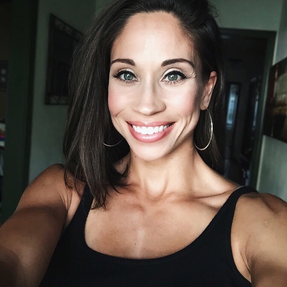 Meet The Posher, Giselle! - Picture 1 of 5